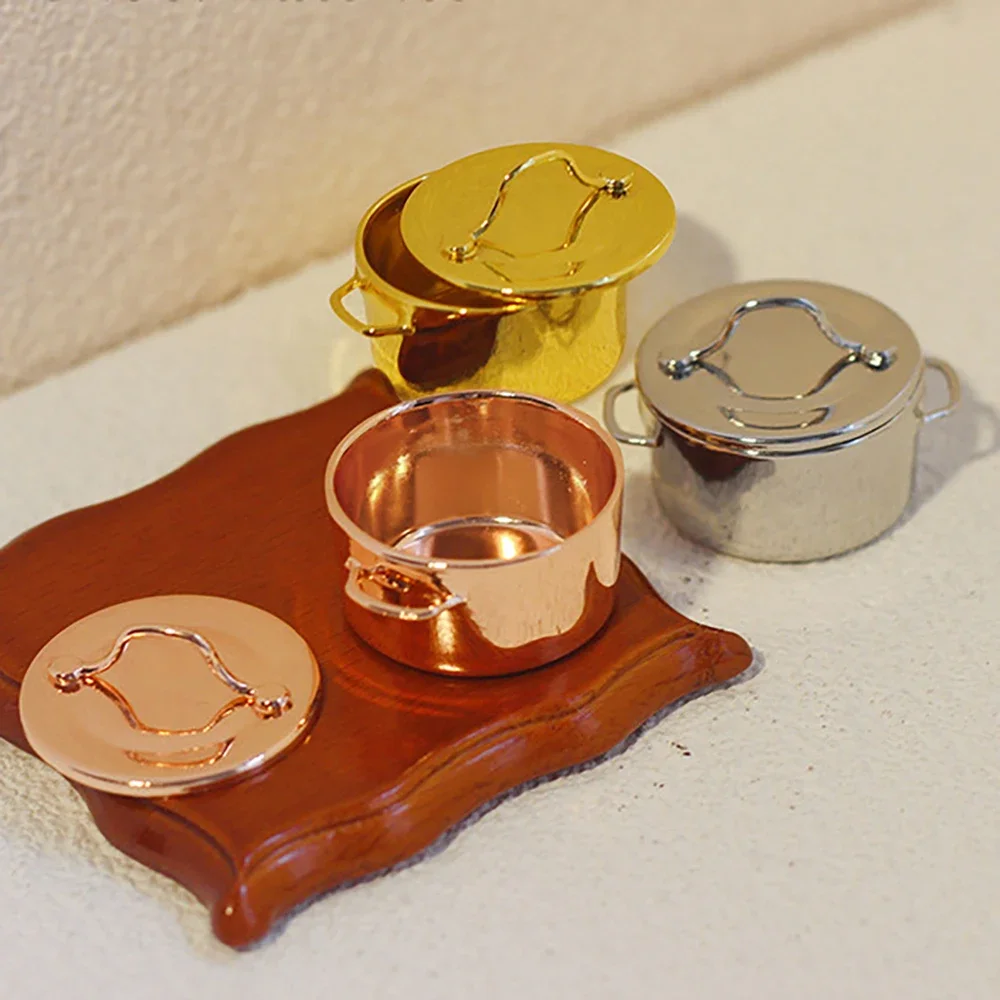1/12 Puppenhaus Zubehör Miniatur Metall Suppentopf mit Abdeckung Mini Küchenutensilien Modell für Puppenhaus Dekoration OB11 Bjd