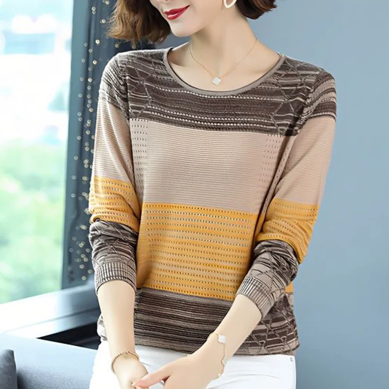 Autumn and Winter New Fashion Chic T-shirt Women Hollow Out Contrasting Color Round Collar Long Sleeve Loose Casual Knitted Top