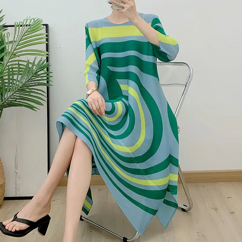 

Dress For Women's Weight of 45-75kg 2023 Autumn Round Neck 3/4 Sleeves Stripes Printed Loose Stretch Miyake Pleated Dresses Midi