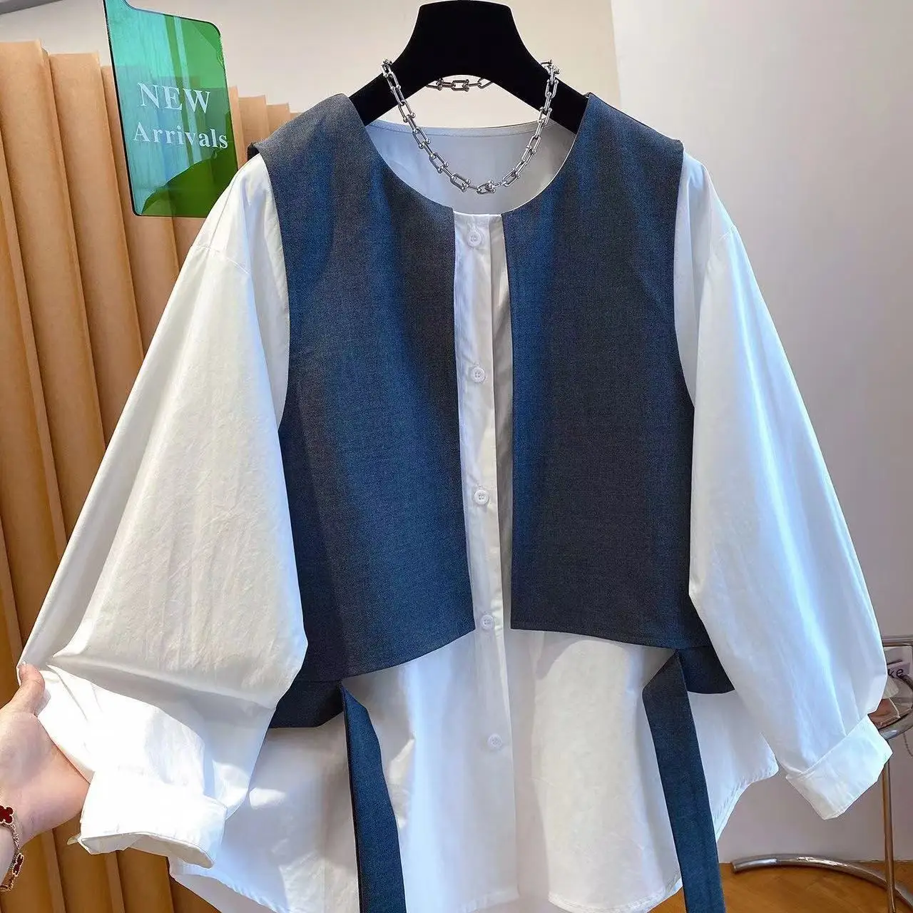 High-end stacking design, suit, vest splicing, white shirt, fake two-piece top, women's 2026 new early spring