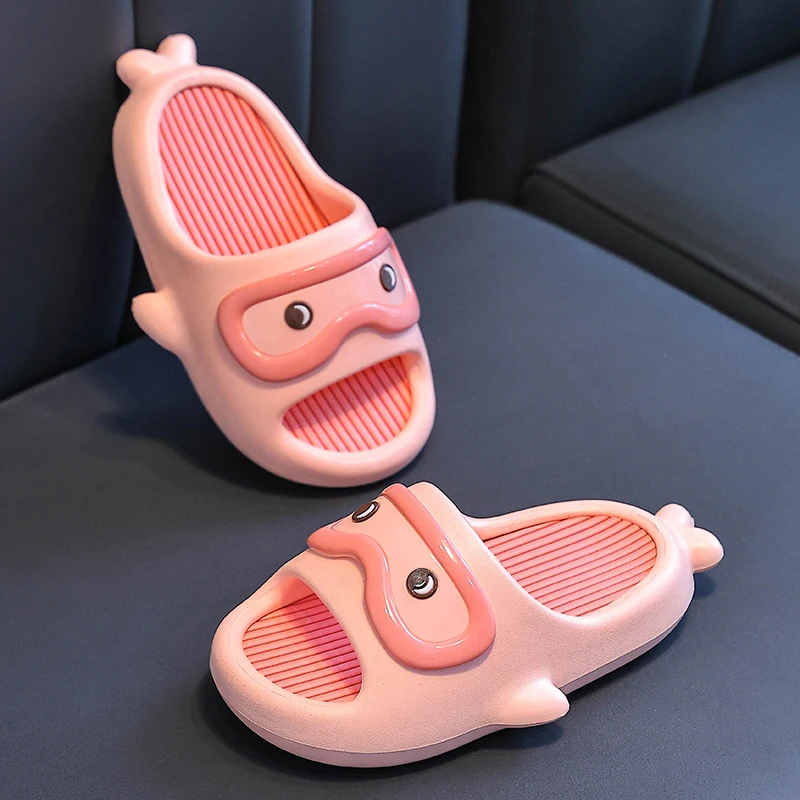 A pair of new cartoon cute dolphin slippers, indoor and outdoor sandals, light and comfortable soft-soled slippers in summer.