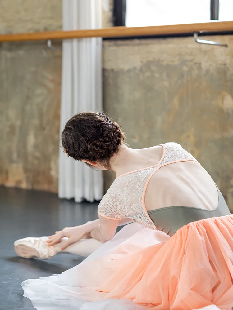 Justaucorps de ballet en dentelle pour femmes, combinaison en ylène pour filles, vêtements de yoga, danse de ballet, court, sans manches, col en V, épissure, scène