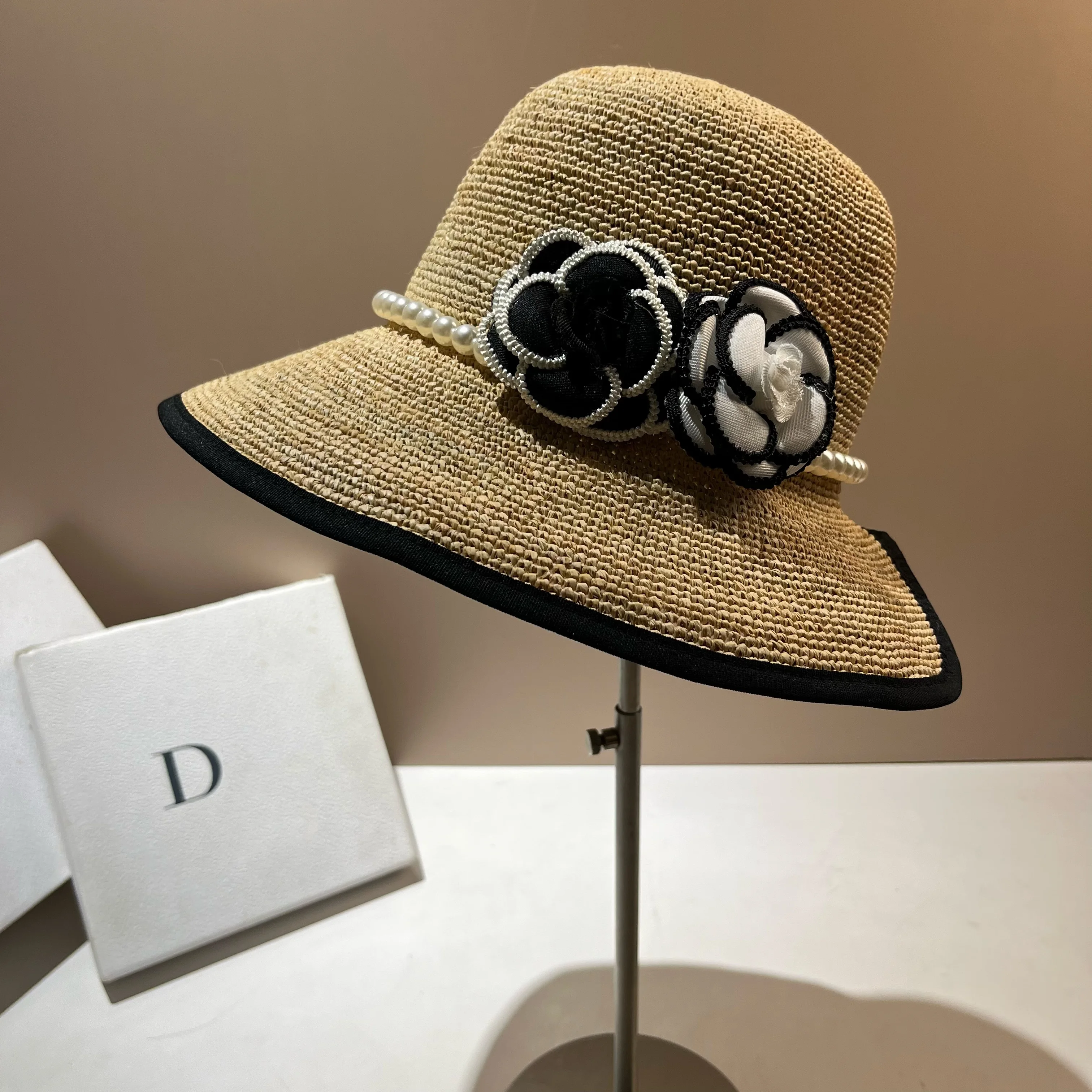 

Summer Natural Grass Lafite Handwoven Sun Hat Fashion Paris Camellia Pearl Straw Hat Outdoor Vacation Sun Protection Hat