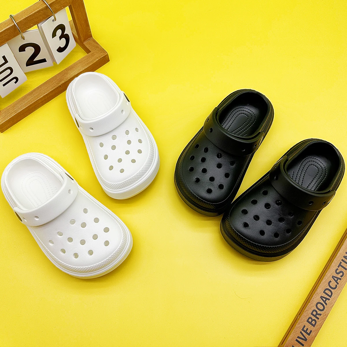 New Style Boys' and Girls' Slippers, Barefoot Shoes, Clogs, Soft-Soled Non-Slip Closed-Toe Sandals 2310