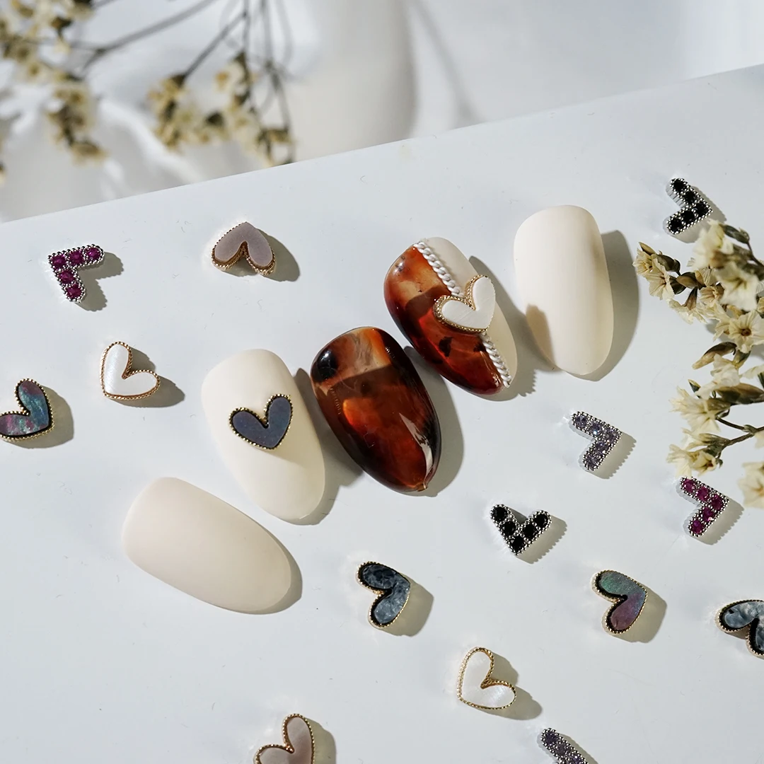 

Heart Shaped Nail Charms Stone Art 3D Flatback Rhinestone Metal Glitter Nail Accessories Diamond DIY Retro Manicure Decorations