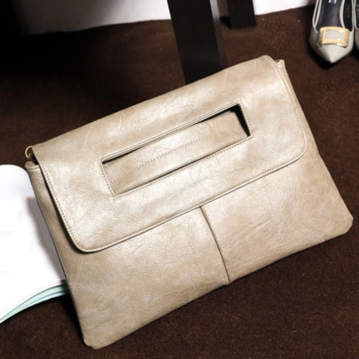Fashion evening bag, elegant and exquisite, vintage PU leather clutch bags large capacity wristlet handbag women's wallet envelo