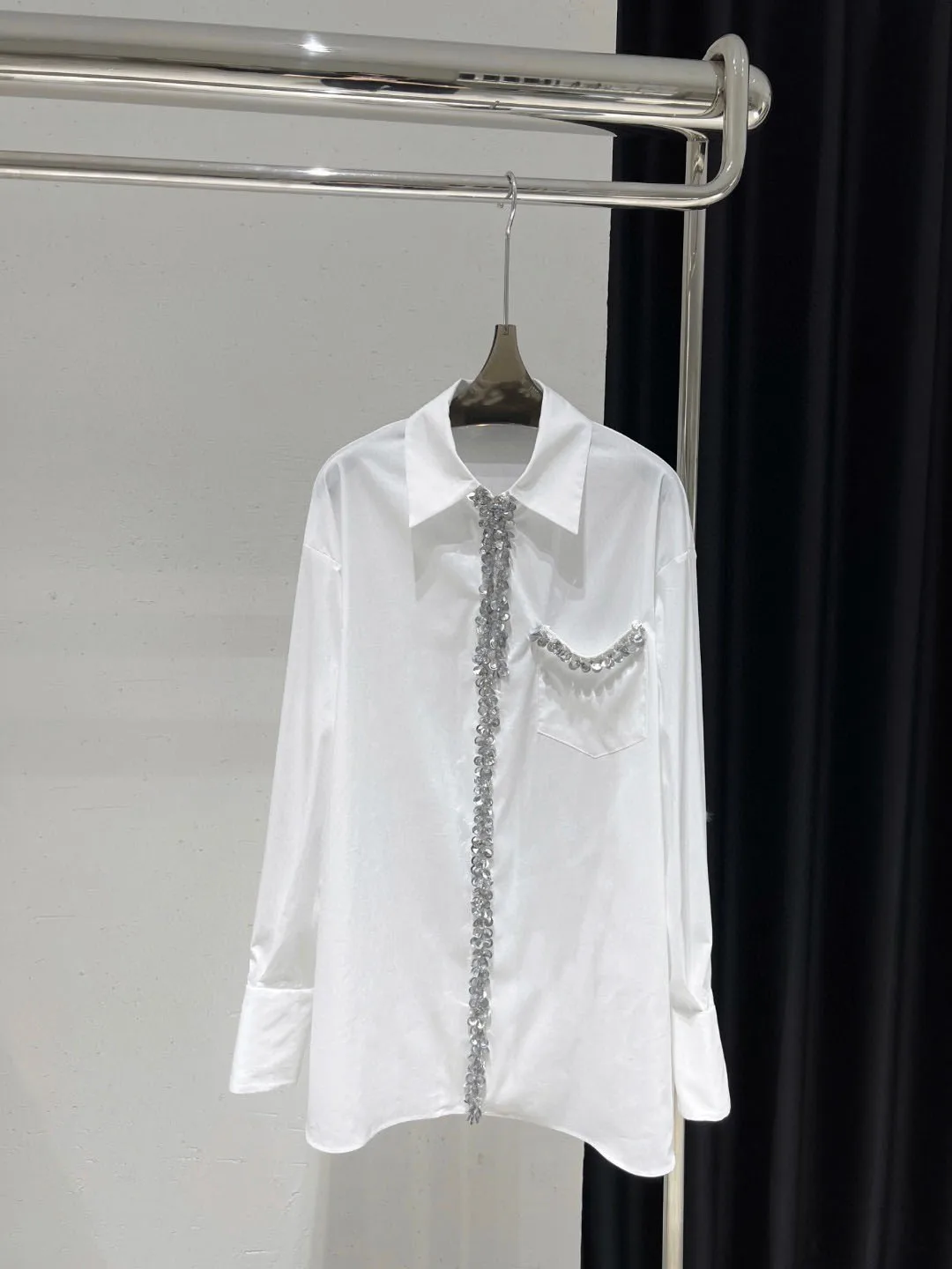 

2024 Summer and Autumn New High Quality Women's Clothing Sparkling flower button decoration white shirt 0719