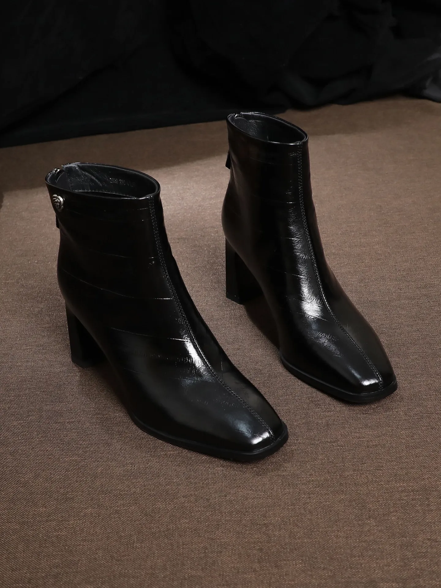 SHOEBOX Retro style square toe genuine leather short boots for women, autumn and winter, with velvet high heels, fashionable