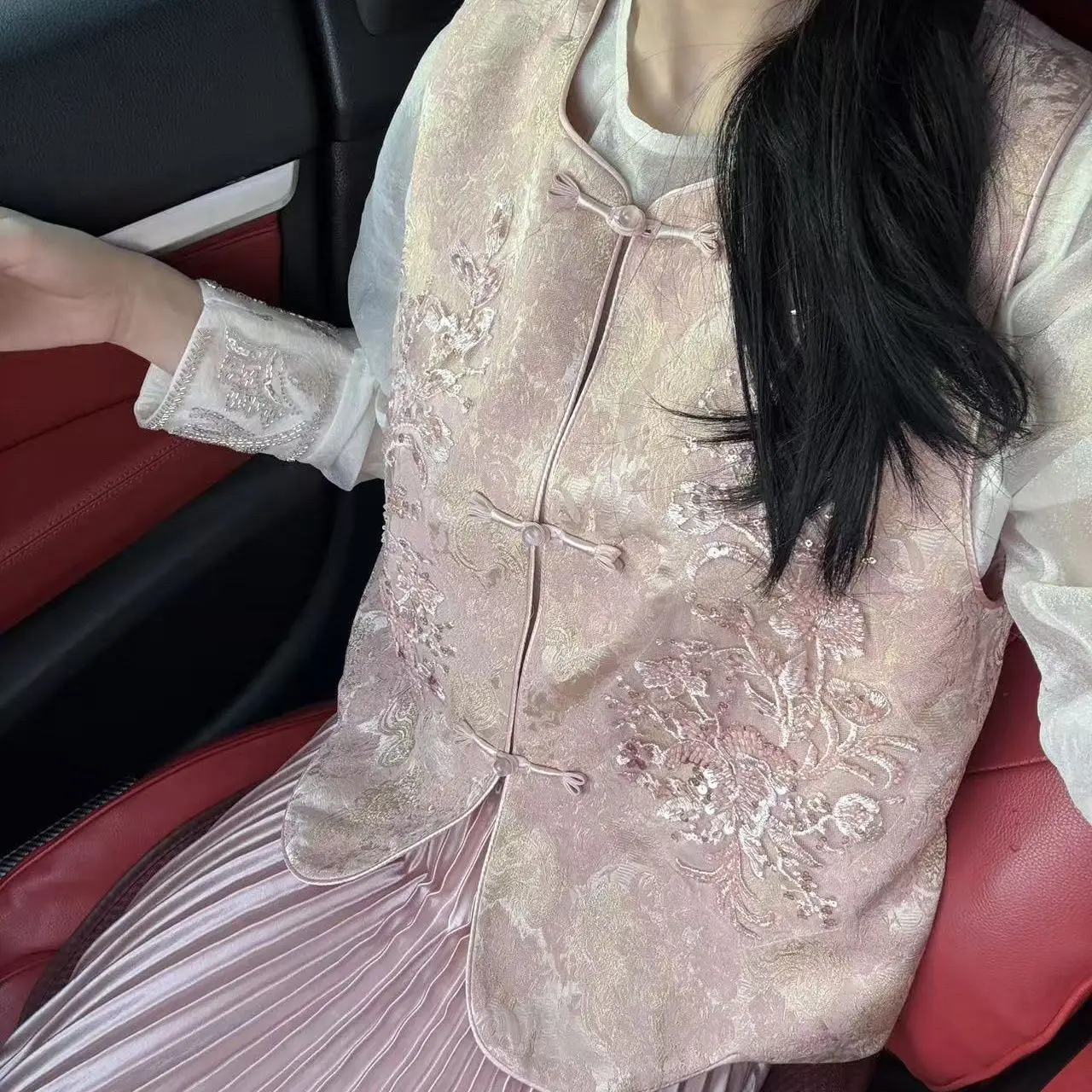 Chinese Style Women Embroidery Vest 2026 Female Luxury Beaded Flower Vest Streetwear Sleeveless Short Coat Elegant Vintage Vest