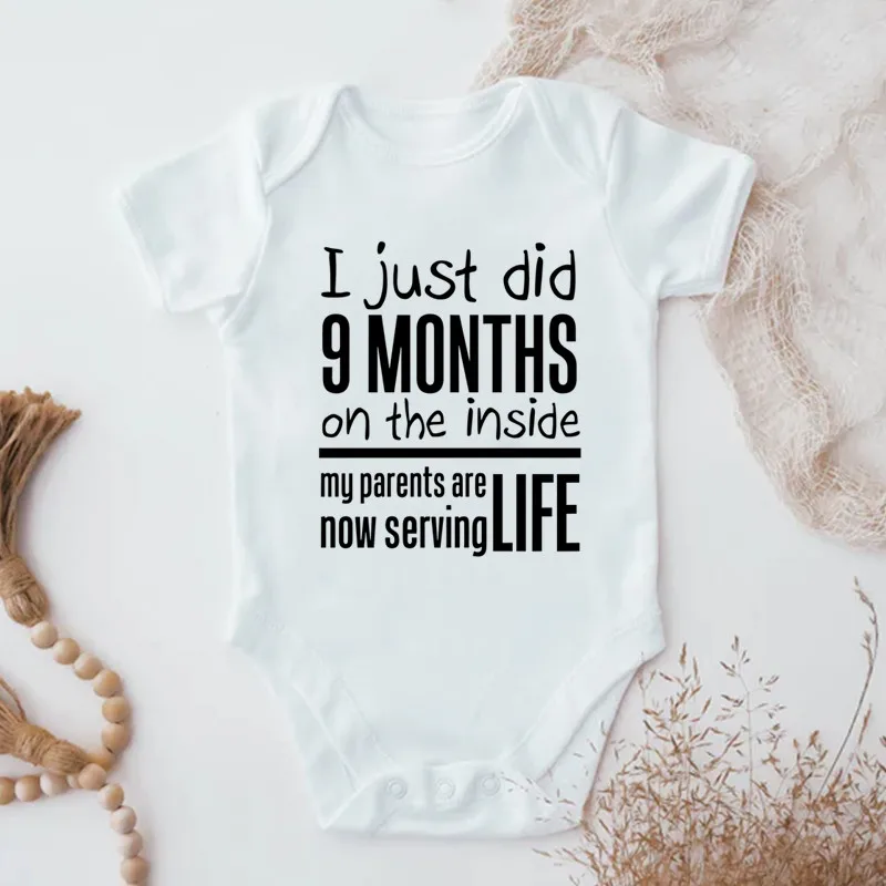 Divertido mono informal de manga corta con estampado de letras de "Acabo de pasar 9 meses" para recién nacidos, conjunto de ropa para bebés y niñas, pelele de bebé