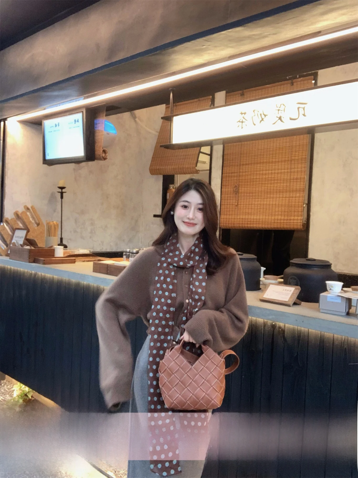 

Комплект из свитера и юбки с одной пуговицей, элегантный дизайн, теплый зимний модный женский трикотаж премиум-класса