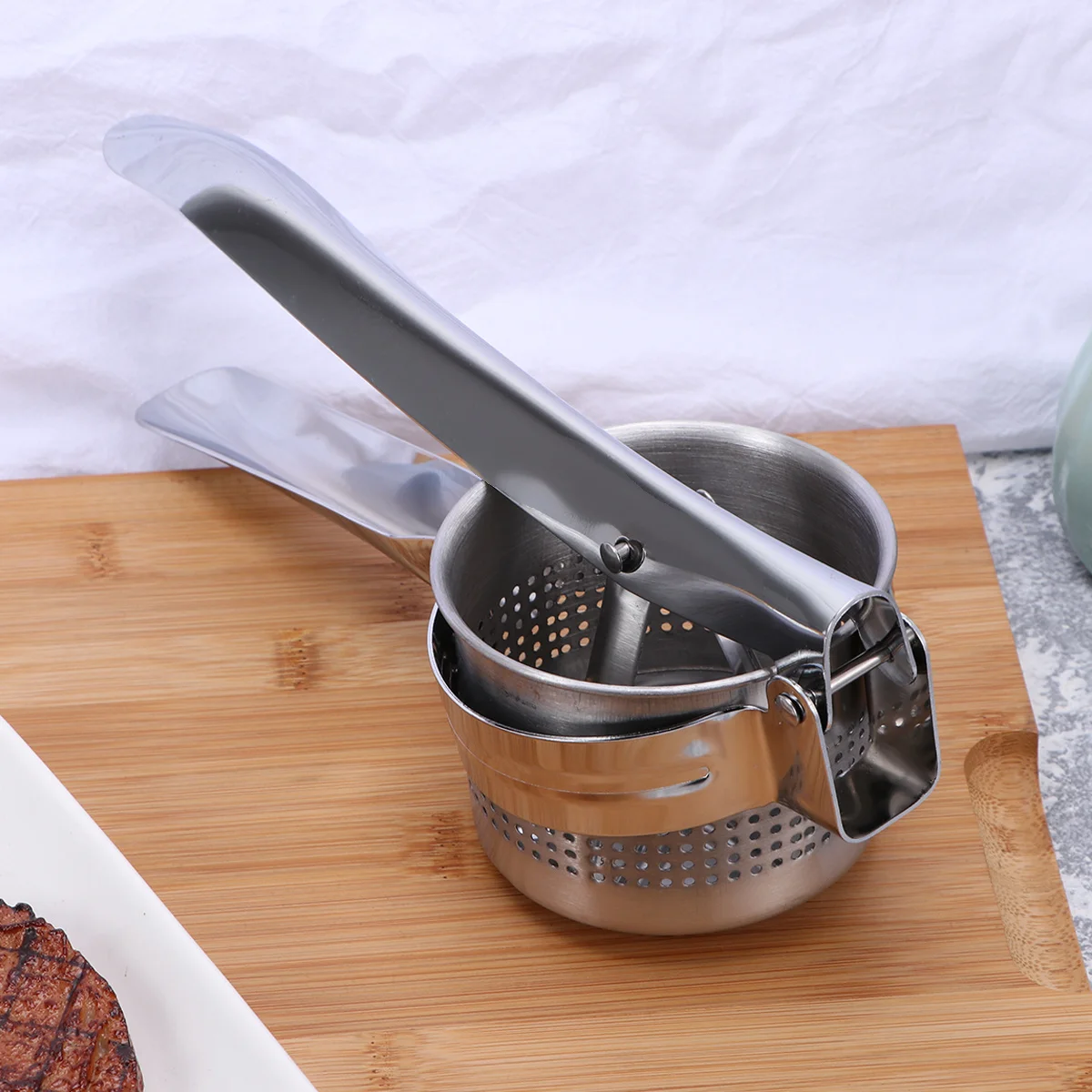 

Stainless Steel Potato Ricer Manual Juicer Press Food Crushing Tool For Fruit Vegetable Puree Squeezer Masher Kitchen Bar