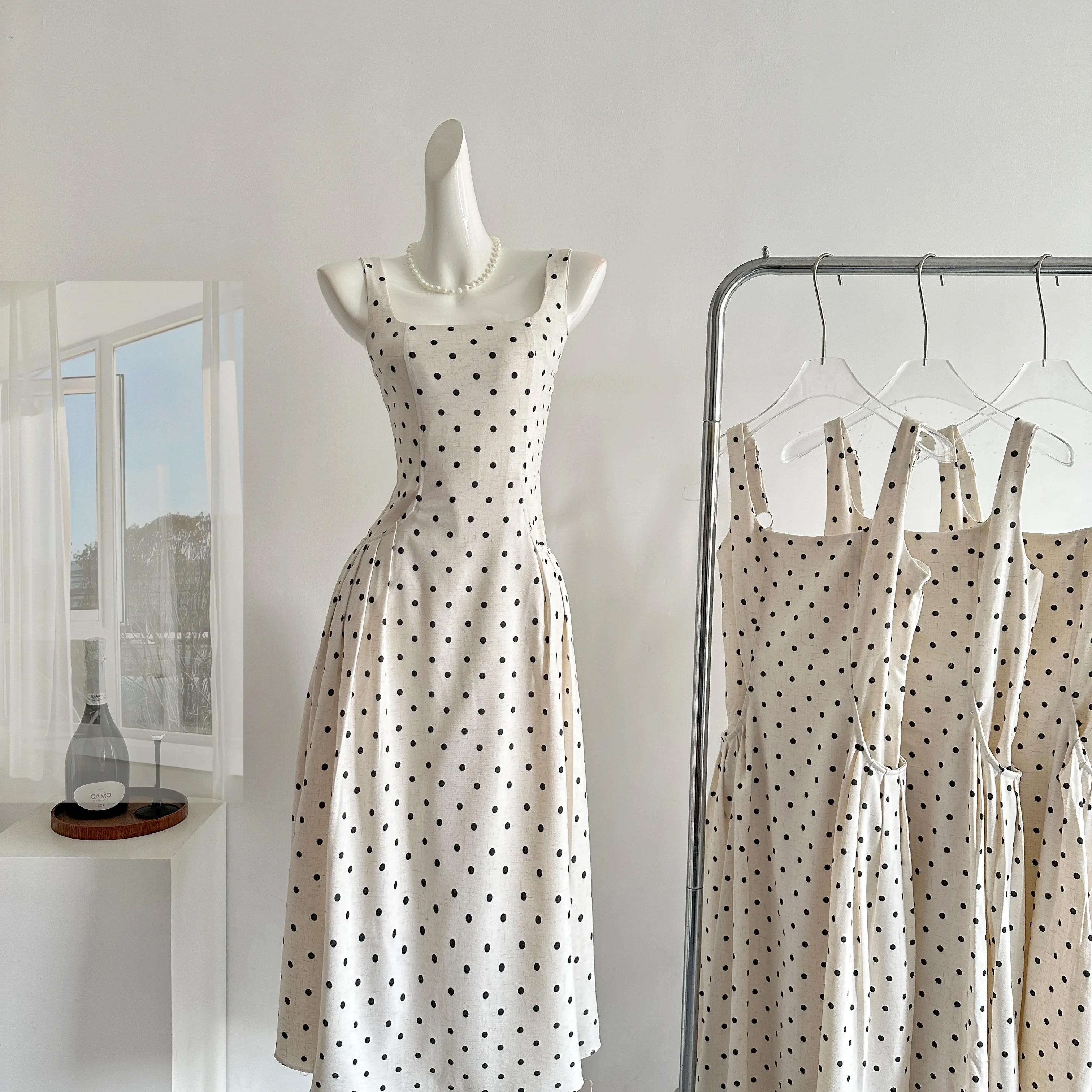 

2025 women's Gentle style Kikyo square neck polka dot dress with retro temperament, slimming camisole skirt