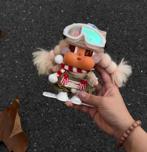 Set di accessori per abbigliamento per bambole CRYBABY: Gilet da sci invernale POLAR-Monster Baby, scarpe e occhiali – Collezione Labubu, marchio di moda senior