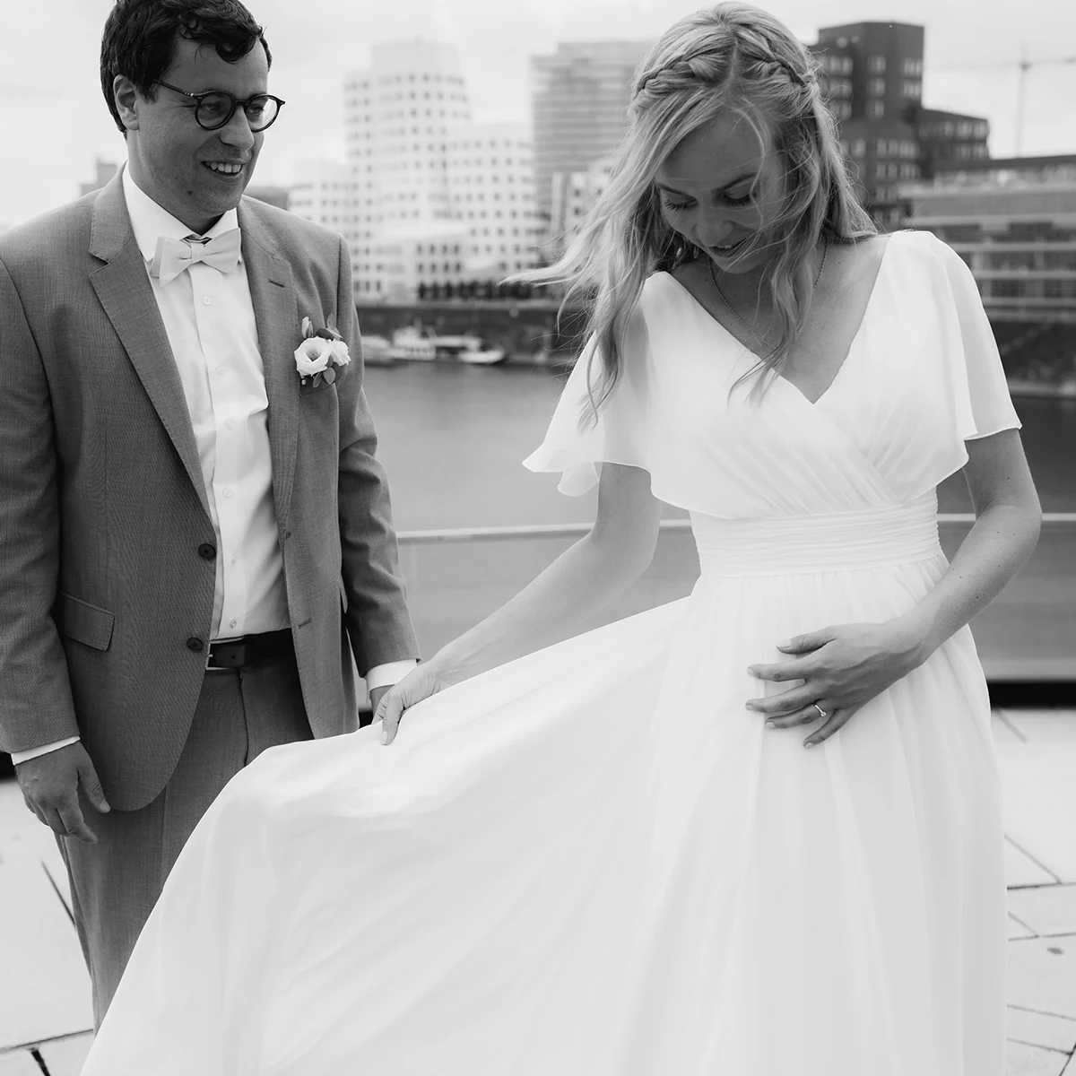 Simple Short Flutter Sleeves Wedding Dress Customized A Line Maxi Floor Length Chiffon V Neck Simple Backless Ivory Bridal Gowns