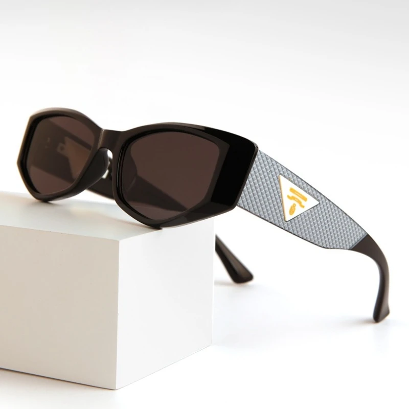 Gafas de Sol de Moda con Diseño de Ojo de Gato, Pequeñas y Ligeras, Triangulares, Premium, Protección UV400 para Mujer, Novedad 2026