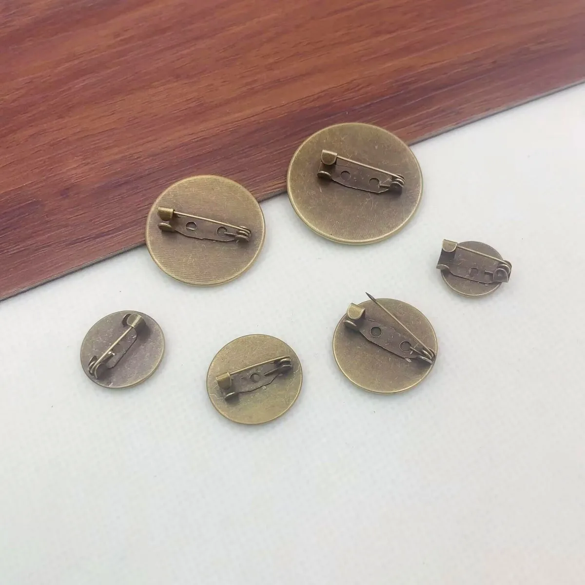 Onebeading المعادن خمر بروش مستدير إعداد فارغ الحافة قاعدة كابوشون مع الداخلية Dia.12mm 16mm 18mm 20mm 25mm 30mm 20pcs