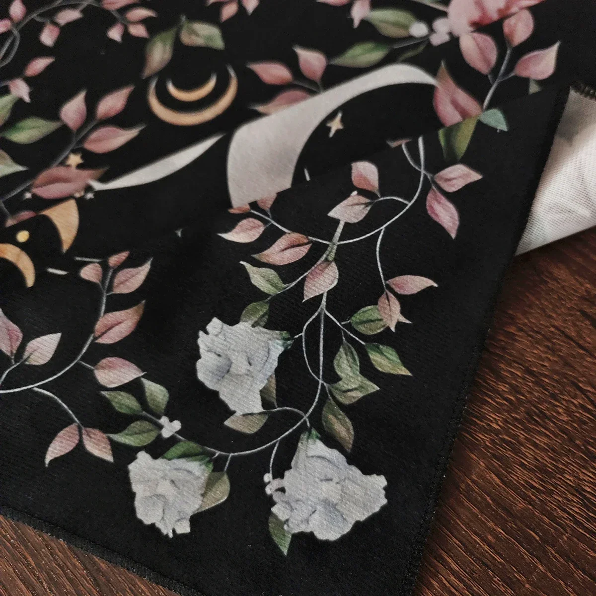 Triple Moon Altar Cloth Tarot Cloth For Spread Tarot Reading Cloth Moon Phase Pink Flower Tarot Mat Witchy Cottagecore Decor