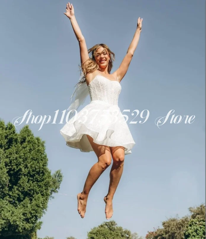 Weißes herzförmiges kurzes Hochzeitskleid 2025, modische Mantel-Perlen-Applikation, Strand, formelle Hochzeit, Brautkleid, Robe Mariage Femme