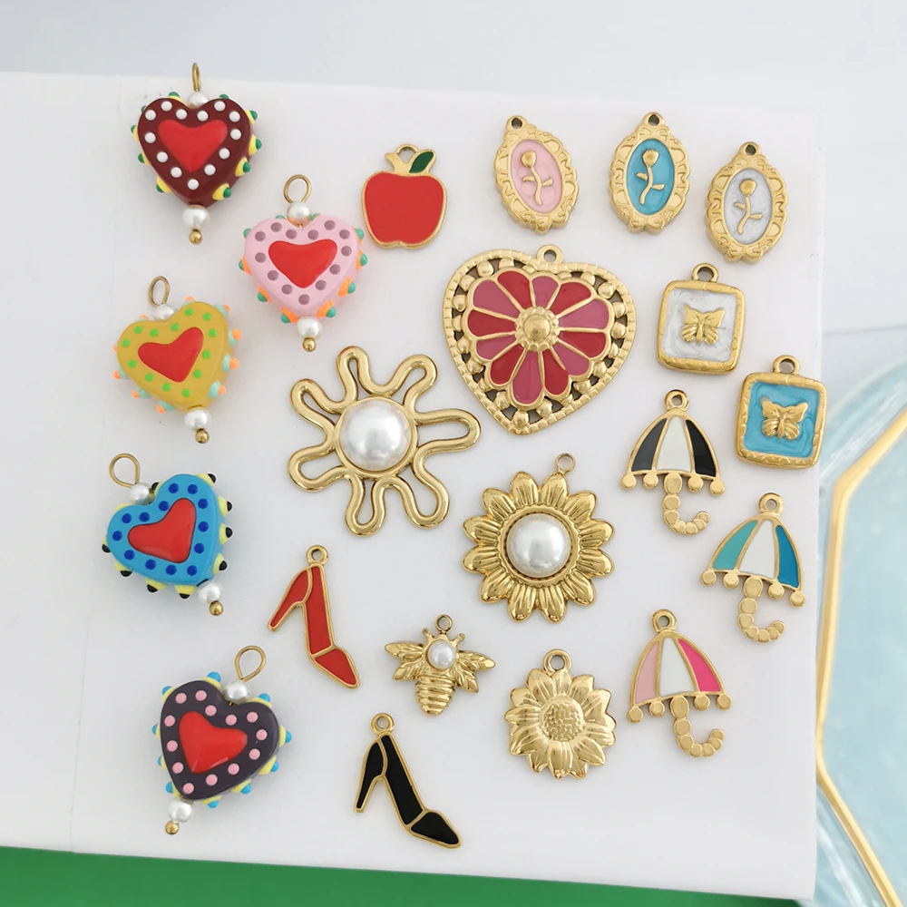 2 шт./лот, подвеска из нержавеющей стали, очаровательное эмалированное сердце, бабочка, высокие каблуки, жемчужное ожерелье с цветком яблока, золотой цвет, оптовая продажа QMHJE