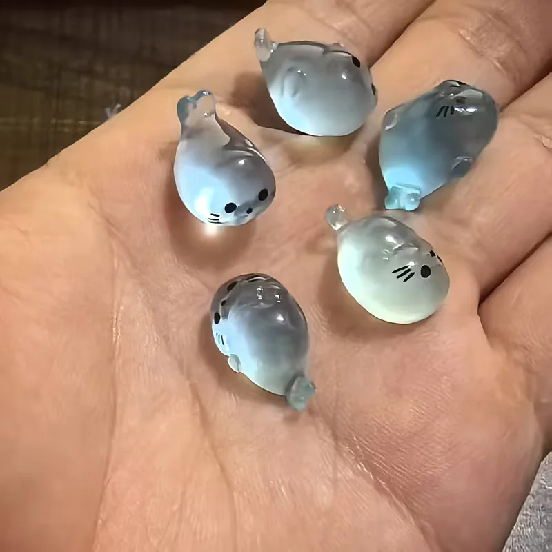 10 Pieces of Luminous Mini Sealed Resin Decorations. Creative Gifts for Home Decoration. Random Shapes. Models of Marine Animals