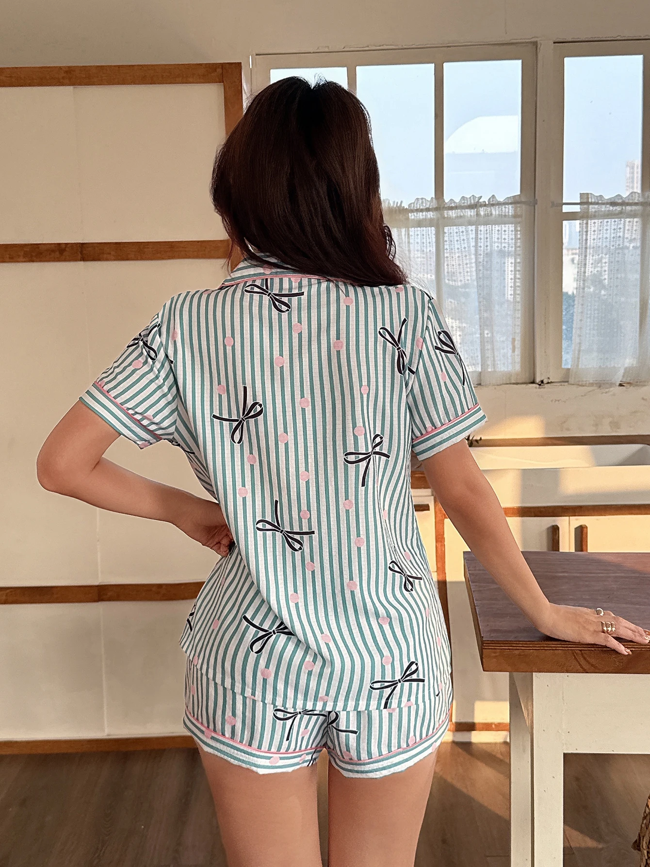 Two-Piece Comfortable Striped Heart-Patterned Collared Button-Down Short-Sleeve Top with Pockets and Bow-Knot Shorts, Spring/Summer Women's Pajama Loungewear Set Suitable for Home Use