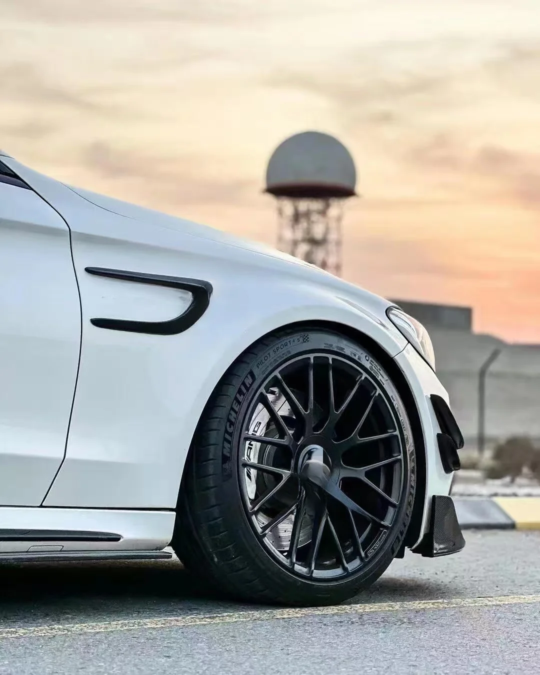 New Carbon Fiber Front Fender Vent Canards for   W205 C63s  Sedan Sports Bumper 2015-2018 Fender Vent Splitter