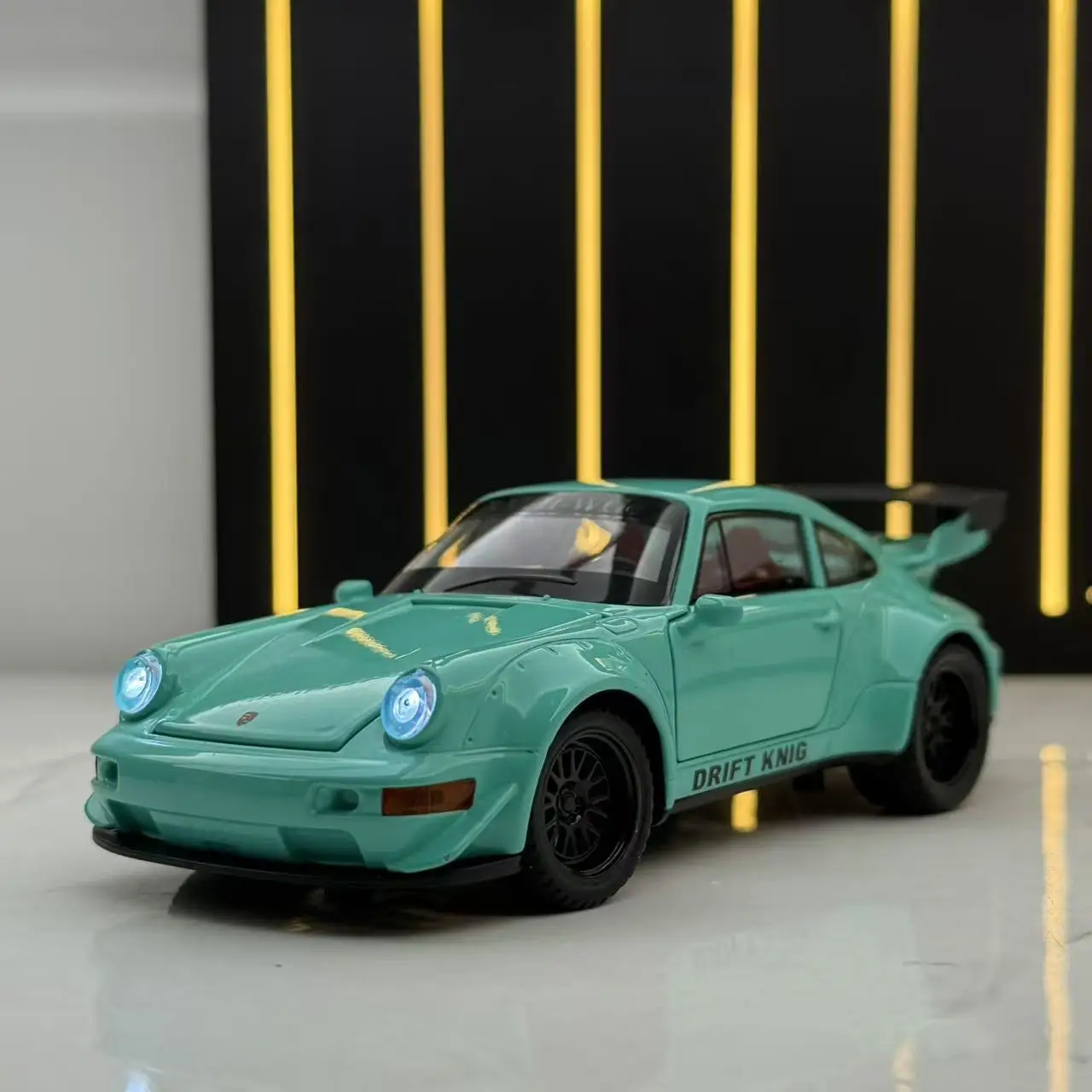 

1:32 RWB 993 Sports Car Alloy Car Model Diecasts Metal Toy Vehicles Model Simulation Sound Light Collect Gifts