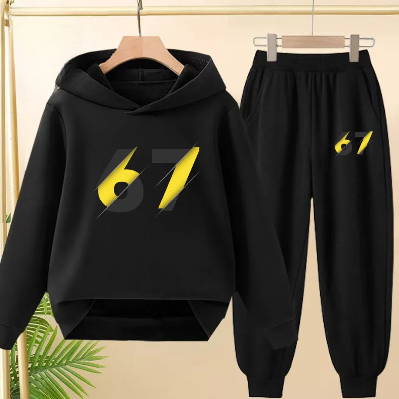 

The Two-piece Pullovers of the Children 67 Brand Are Suitable for Boys and Girls Aged 3 To13.They Are Charming Hoodies and Pants