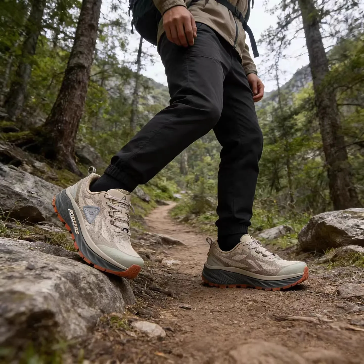 

Men's Wide-Last Trail Running Shoes: Breathable and lightweight, suitable for all-terrain sports.