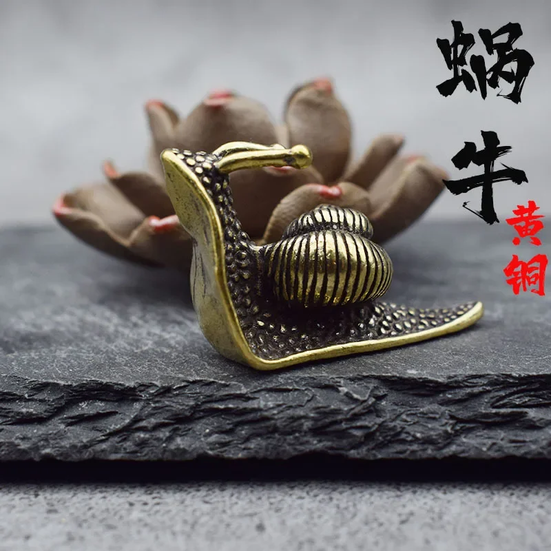 Creative snail pen holder small ornaments brass internship hand piece pure copper tea pet boutique snail factory direct supply.