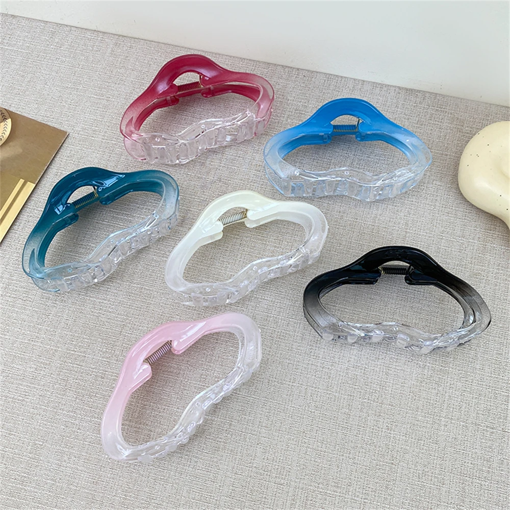 

New Korean Gradient Cloud Grab Clip for Women's Sweet Fresh Curly Hair Large Shark Clip Girl Commuting Daily Hair Accessories