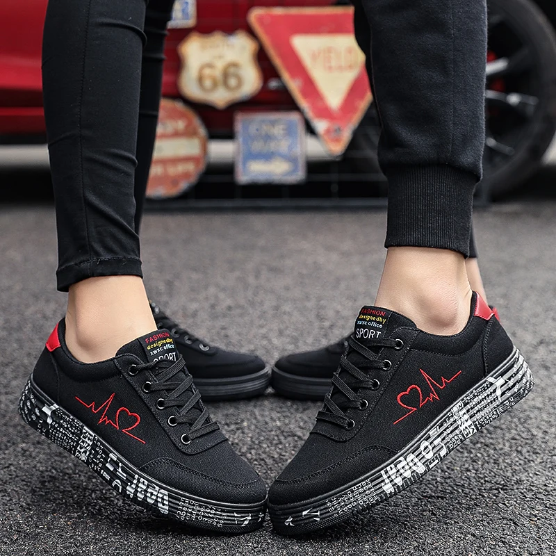 

Korean Version Popular Flat Shoes for Men 2025 Spring and Autumn New Skateboard Shoes for Women Thick Soled Casual Sports Shoes