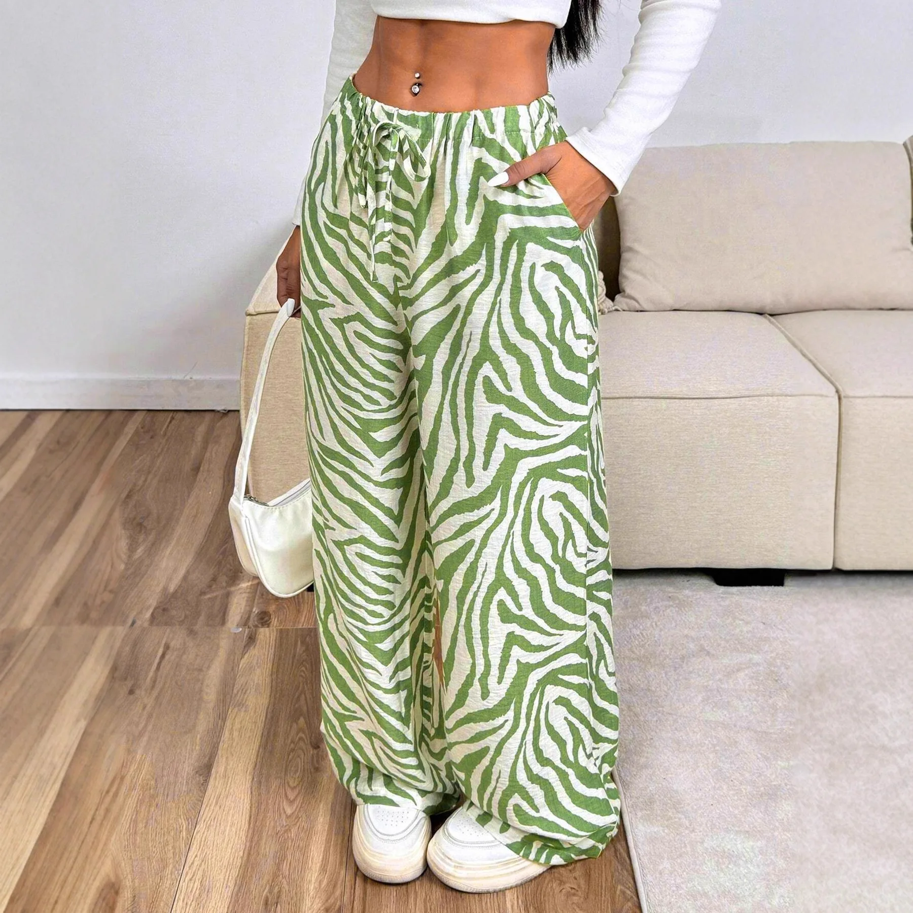 المرأة الجديدة، نمط الحمار الوحشي الدانتيل متابعة السراويل عارضة أزياء السراويل المطبوعة