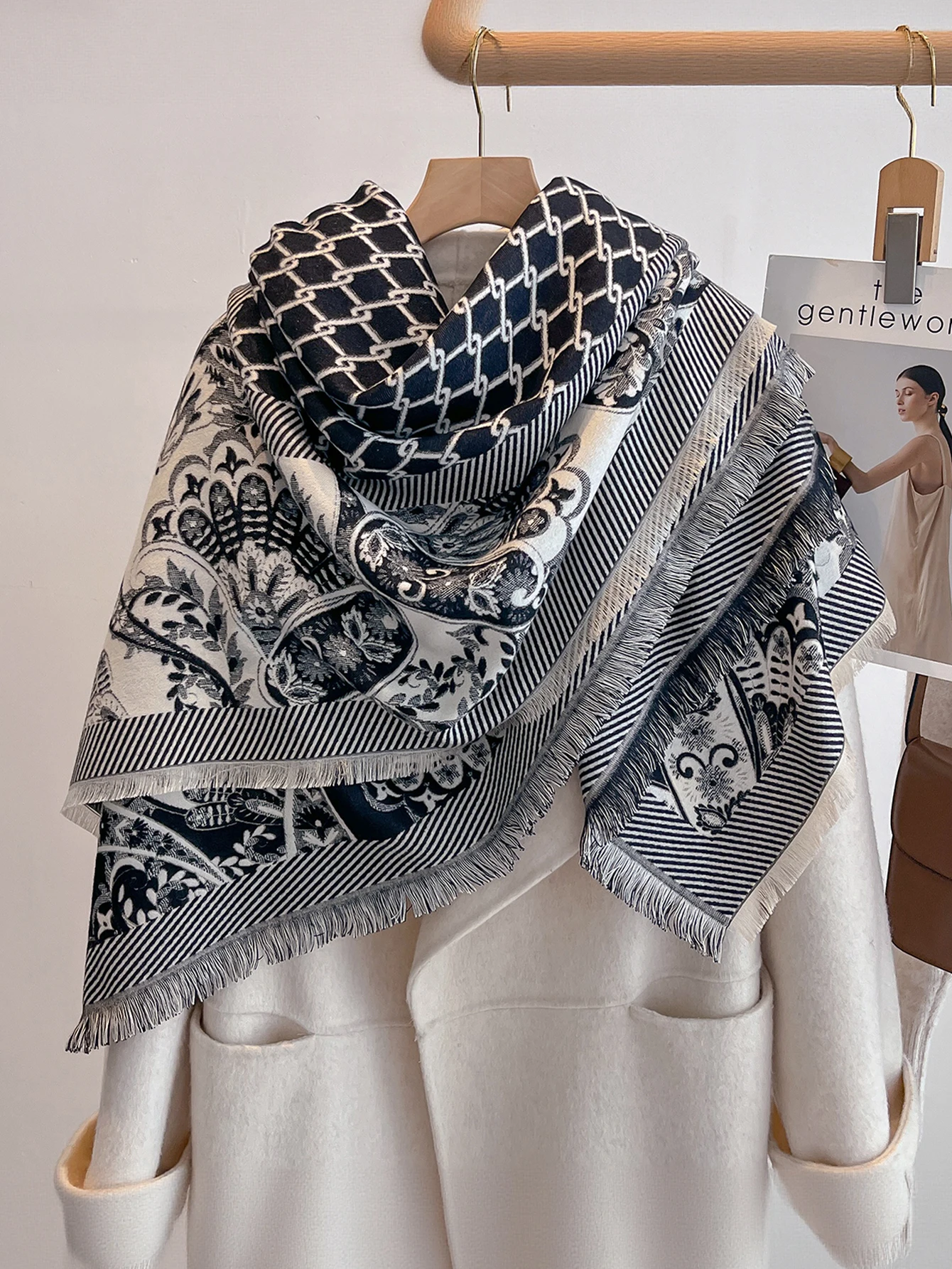 

Роскошный бренд 2025, женский теплый зимний шарф из искусственного кашемира, модная трансформируемая шаль из пашмины с принтом и кисточками