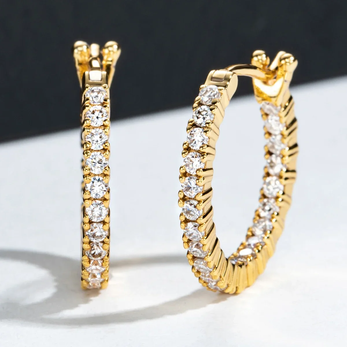 FCGJHW 1.5mm 0.66cttw D Color Moissanite Huggie Earrings GRA S925 Cer Yellow Gold Plated Huggie Earring For Women Jewelry 2026