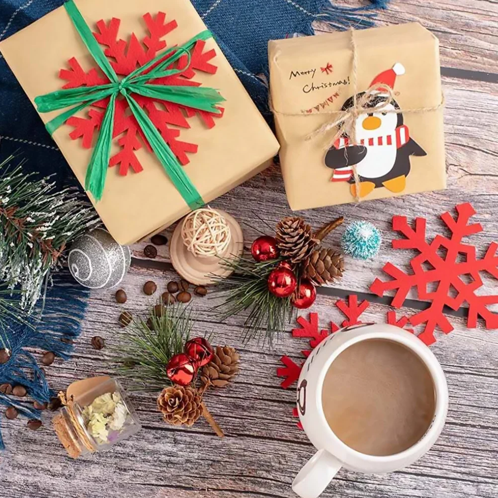

10pcs Red Coasters Felt Christmas naments Protective Cup Mats Dining Felt Snowflake Coasters Decor Holiday Supplies