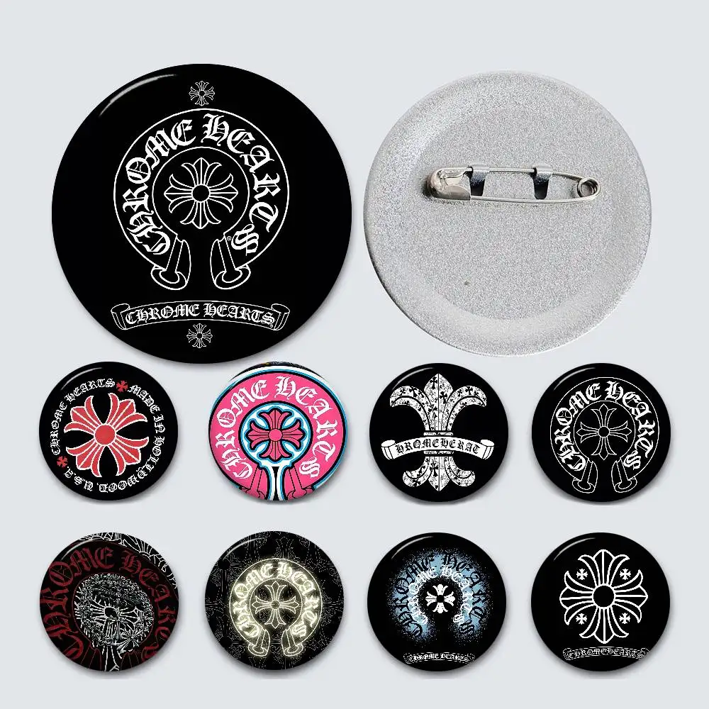 

Classic Luxury Logo C-Chrome 32/44/58mm Round Cartoon Brooches Handmade Pins For Backpack Jewelry Accessories Gifts Creative