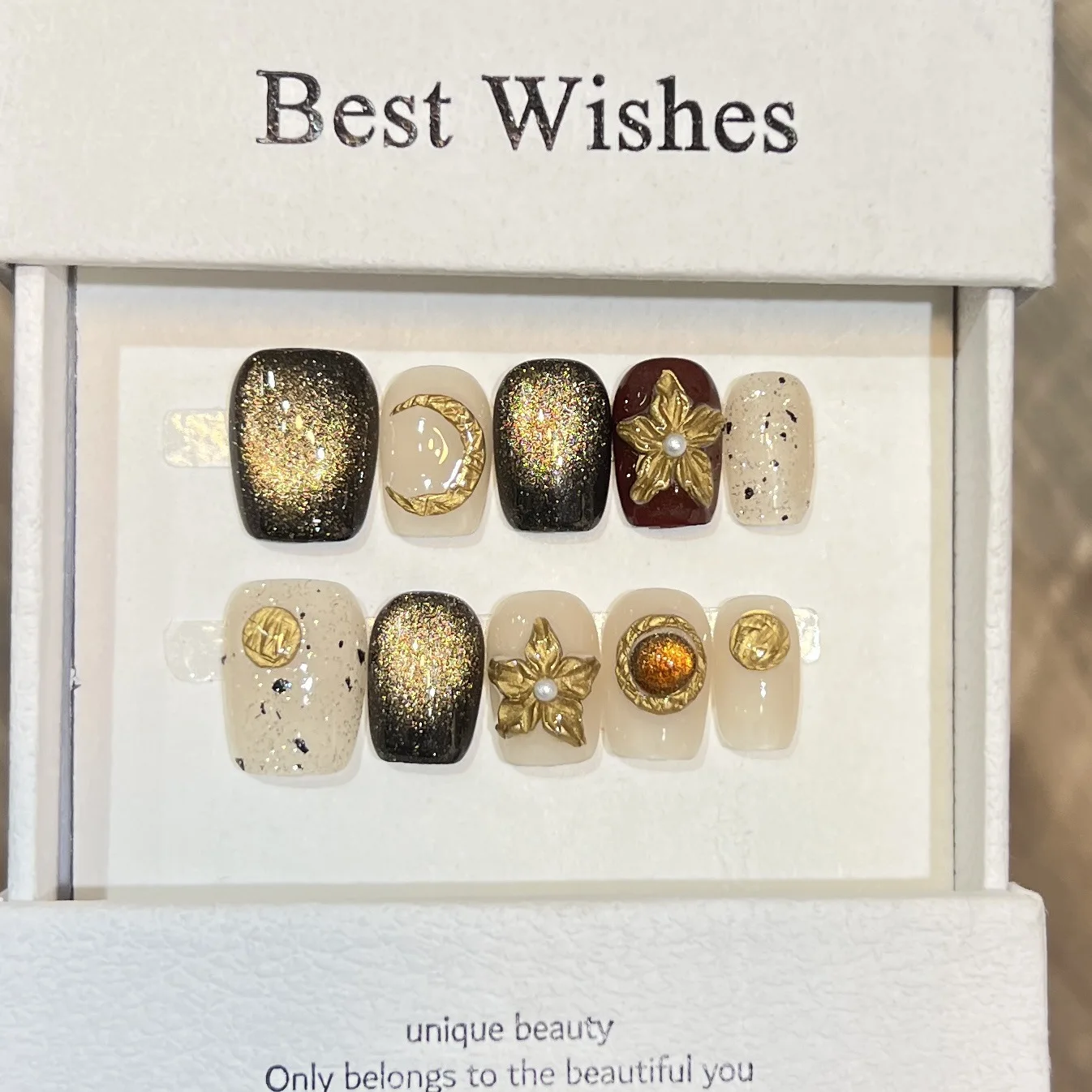 

10pcs Handmade Baroque Style Press on Nails Gold Moon Flower Design Short Square Fake Nails Wearable Spicy Girls False Nails