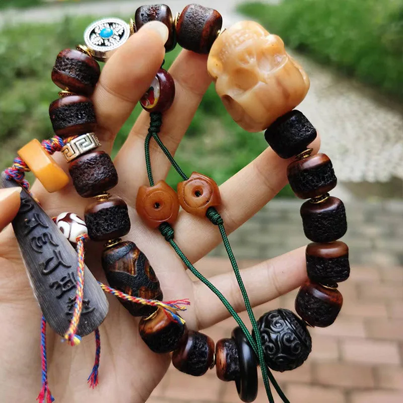 Yak skull bracelet, hand-held, made from old materials, Gabpa version, with a dragon, lion, and double teeth motifs, ethnic Tibe