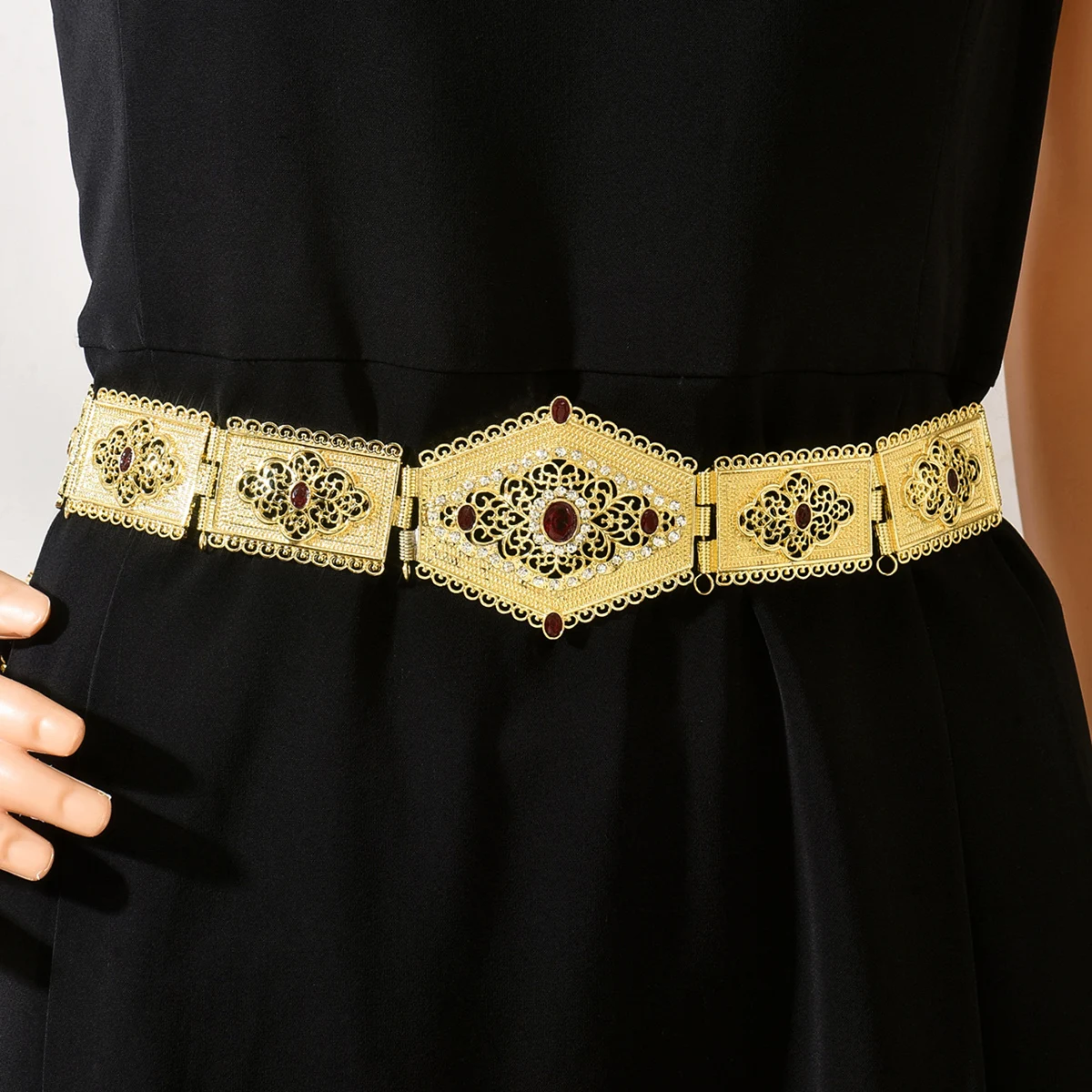 حزام زفاف مطلي بالذهب معدن ذهبي سلسلة جسم نسائية نمط المحكمة منحوتة فستان الزفاف سلسلة الخصر مجوهرات