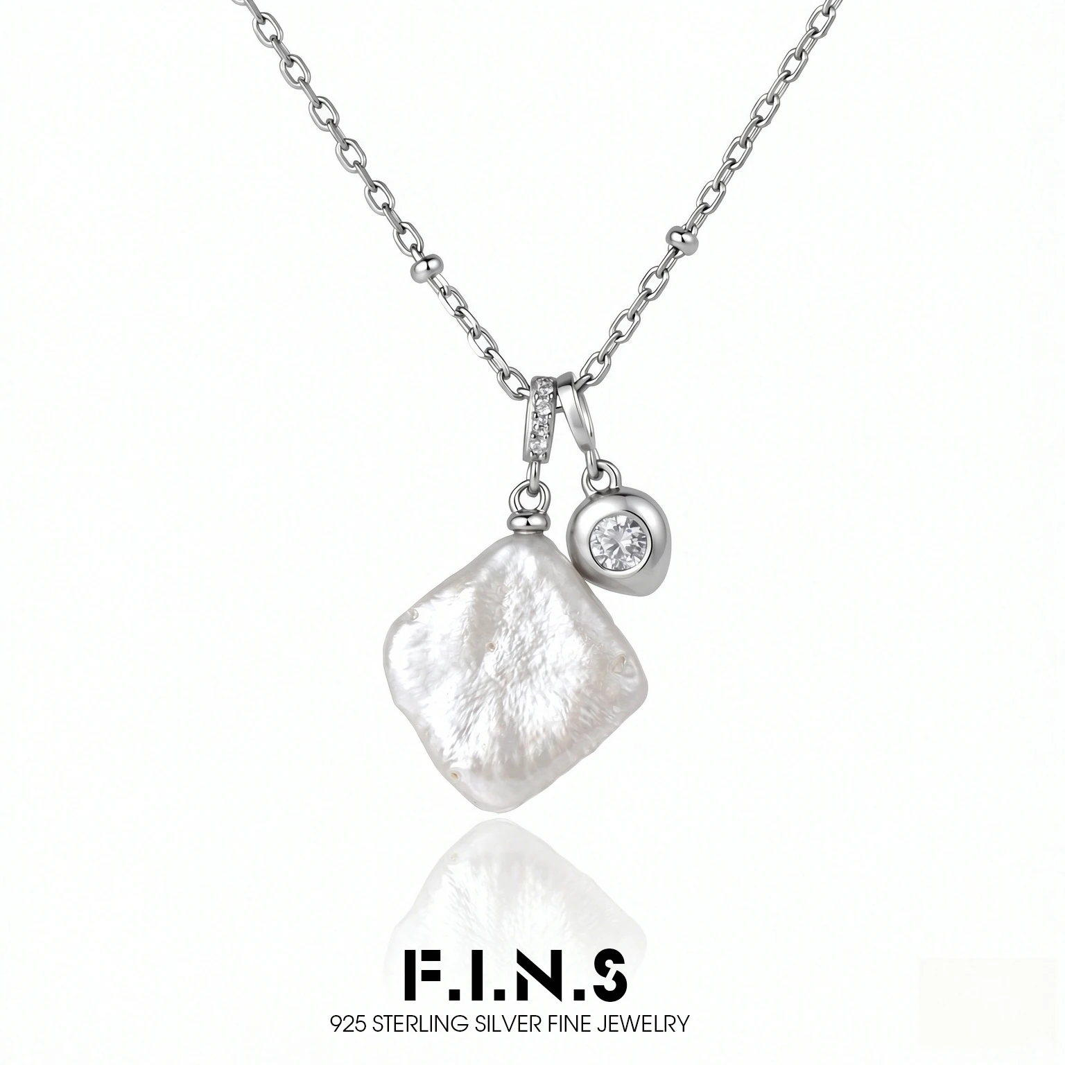 F.I.N.S Retro Simple Square Natural Pearl Zircon Small Pendant Necklaces For Women Fashion Clavicle Chain Fine Jewelry Gifts