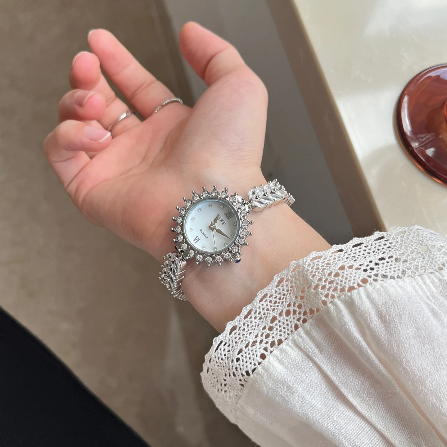 Luxury new chain type exquisite round diamond watch femininity versatile watch