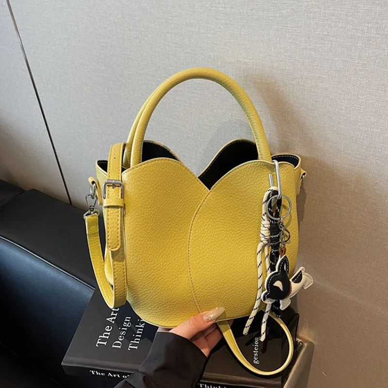 

High-Grade Sense Small Bucket Bags 2025 New Fashion Short Handle Handbags Female Daily Commuter Crossbody Bag