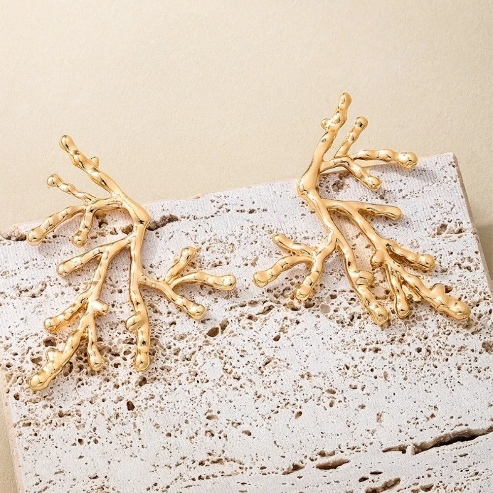 Vintage Funny Coral Branch Earrings Metal Exaggeration Red Coral Earrings Bohemia Hollow Irregular Earrings Beach