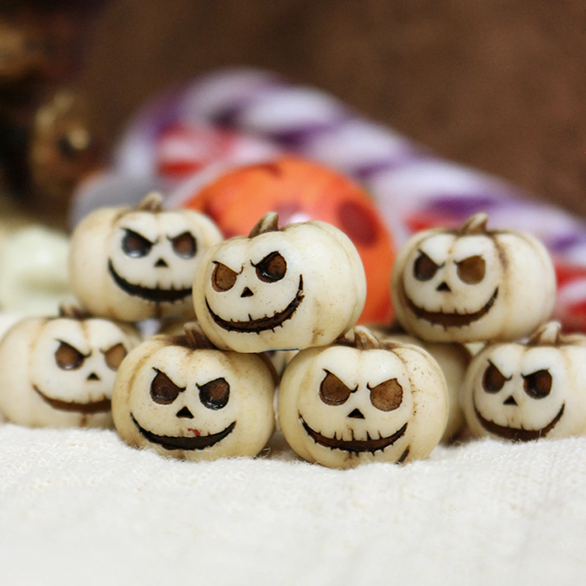 20PCS Mini Halloween Pumpkin Figurines, Funny Skull Face Pumpkin Resin Miniatures, Fairy Garden Accessories, Dollhouse Micro Lan