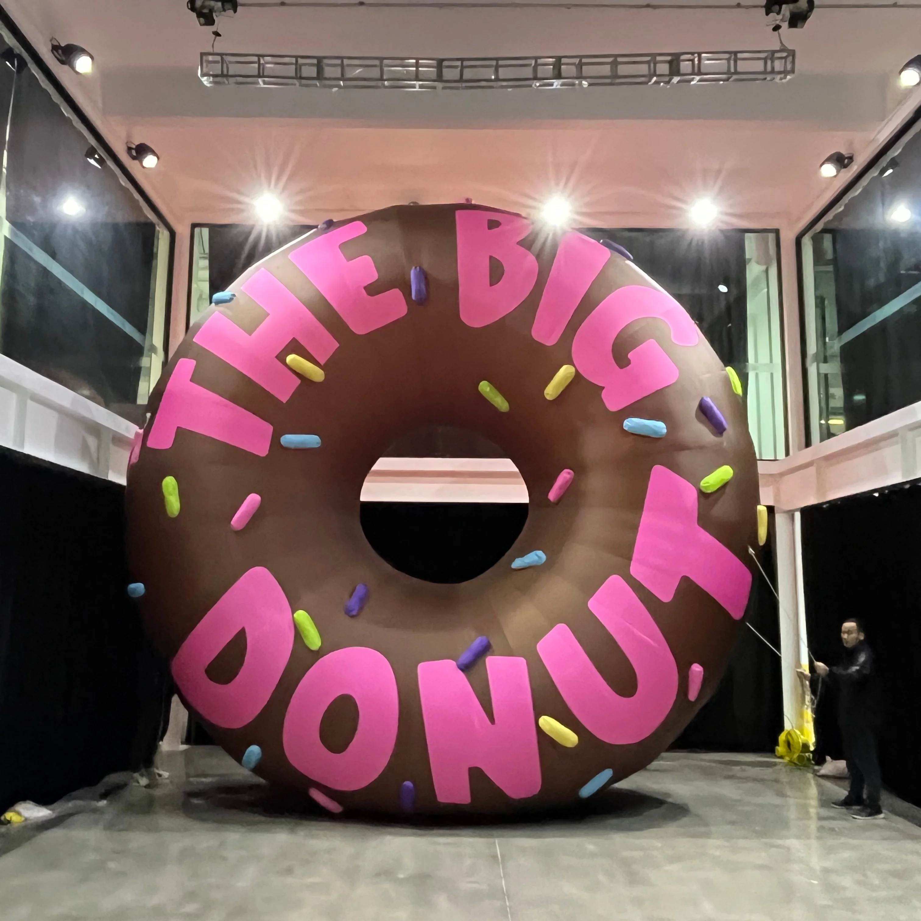 Dessert Shop Promotion Event Decoration Inflatable Donut LED PVC Inflatable Food Models Customized Inflatable Doughnut Ring