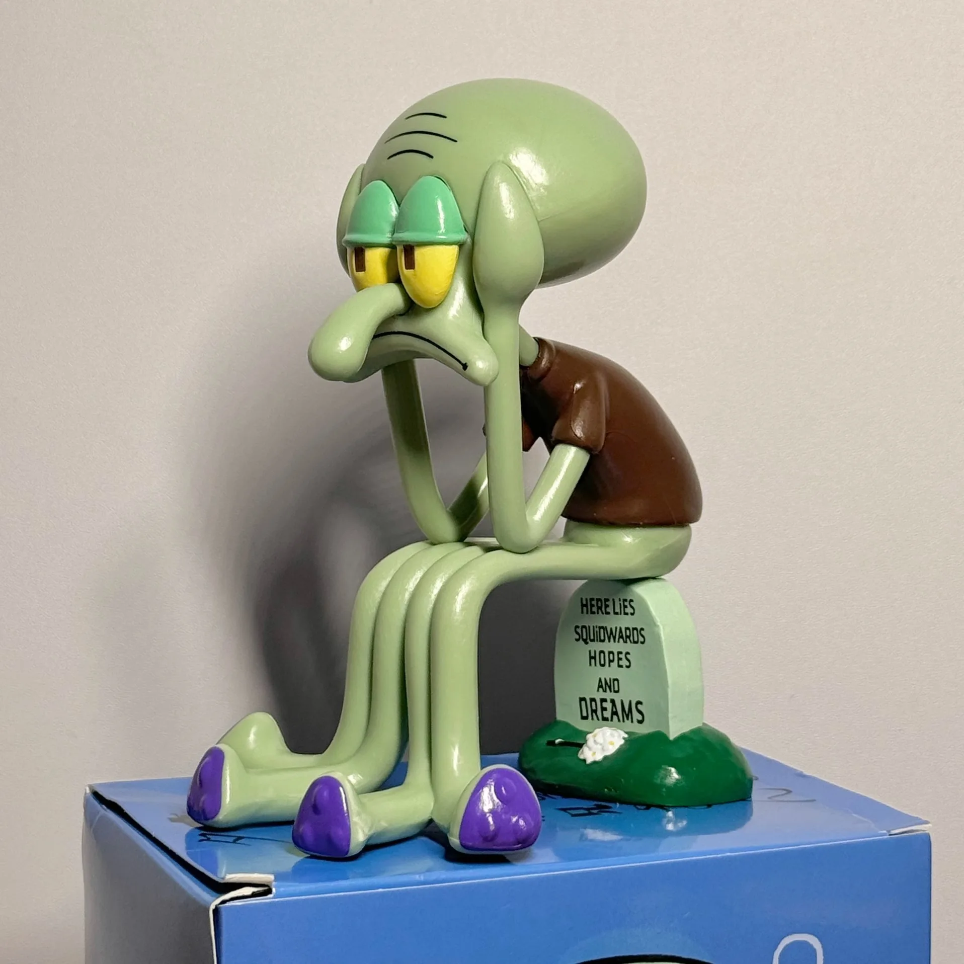 New Spongebob Squidward Tentacles Mobile Phone Bracket Statue Model Anime Peripheral Desktop Collection Decoration Toys Gifts