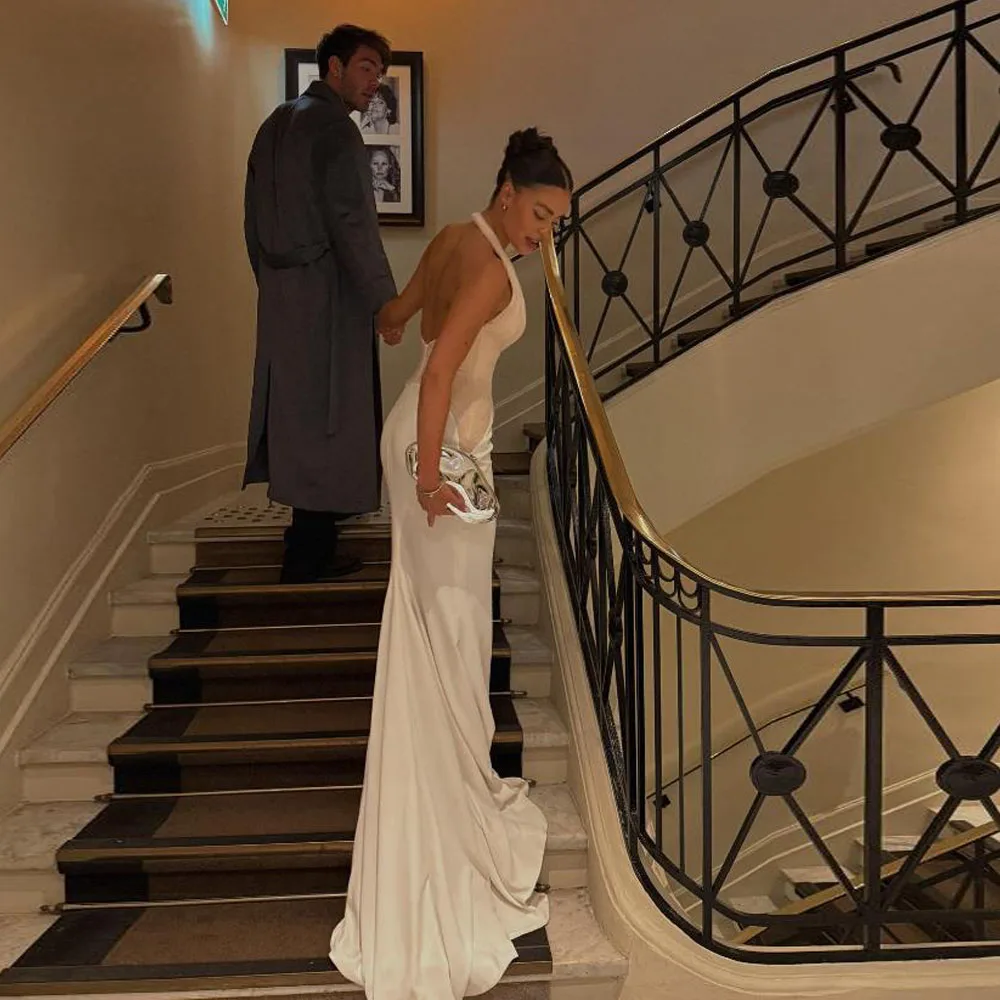 カスタムメイドのプランジングホルターネックイブニングドレス2025プリーツバックレスマーメイドウェディングドレスホワイトサテンブティックマキシドレス