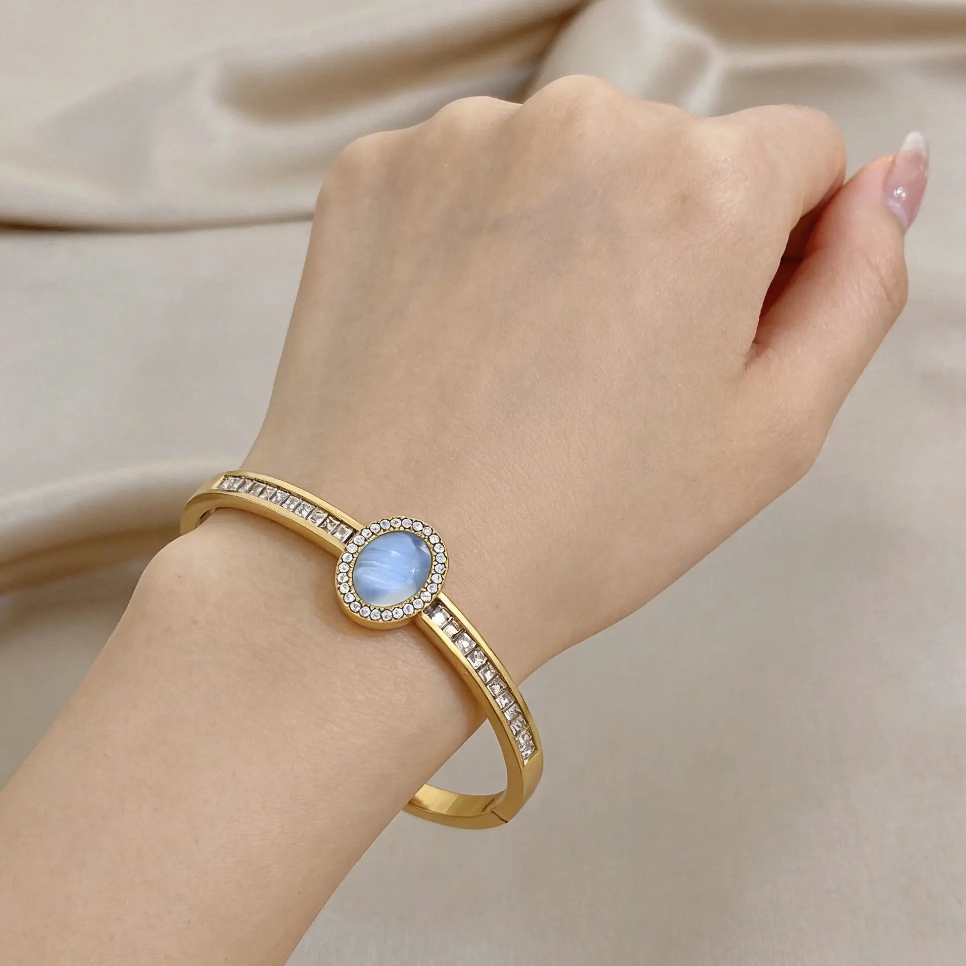 

Retro Oval Rhinestone Stainless Steel Bangle for Women Shiny Waterproof Fine Spring Bracelet Party Feminine Jewelry Accessories